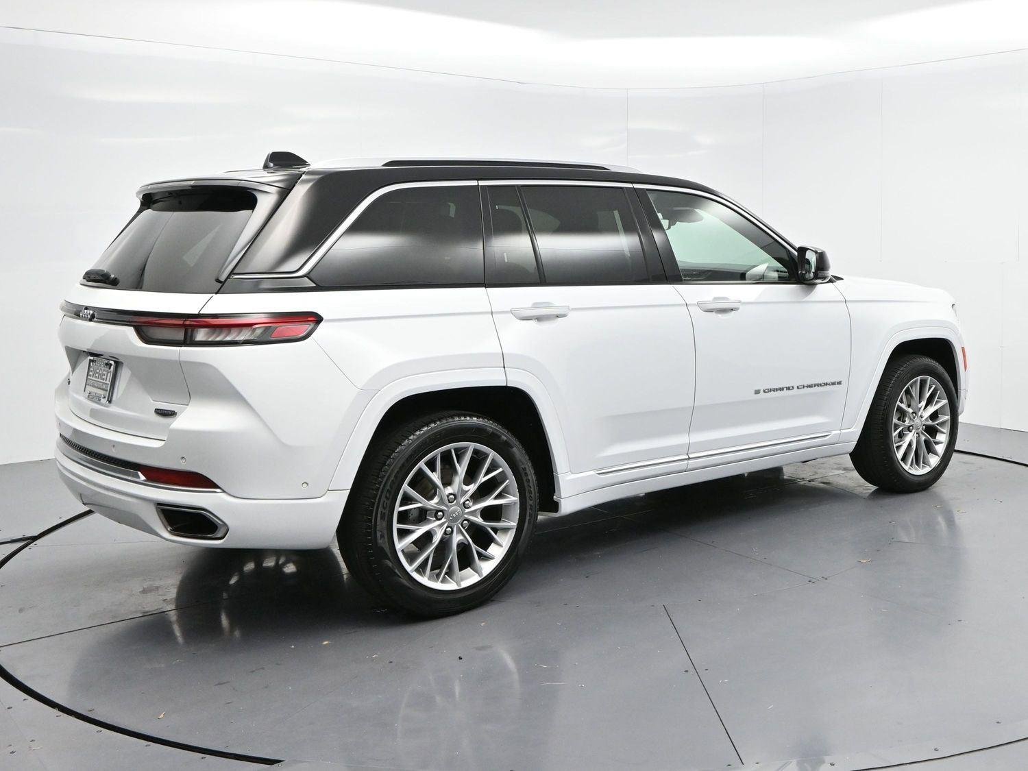 Used 2022 White Jeep Summit image 7