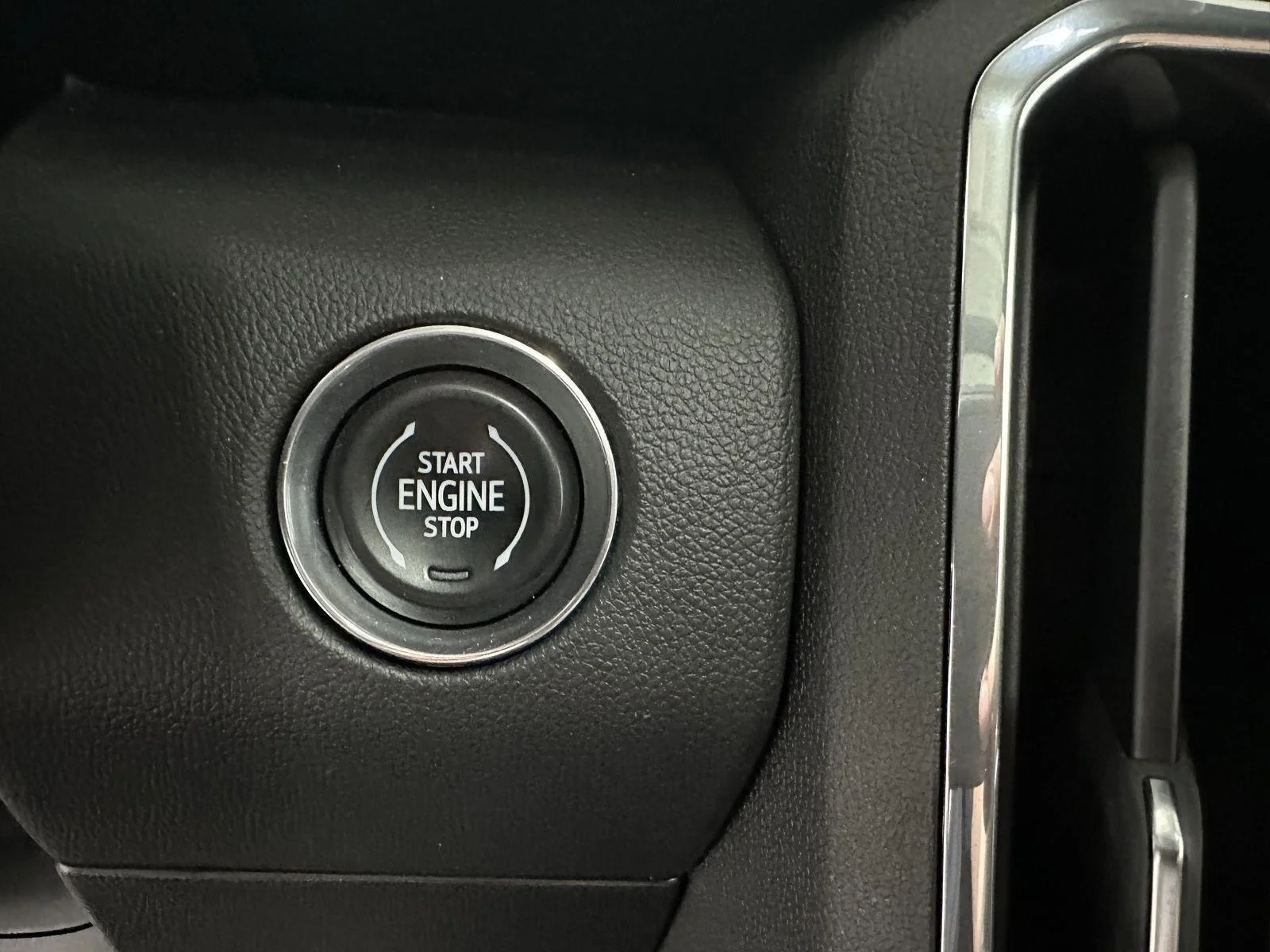 Used 2025 Sterling Metallic GMC Elevation image 16
