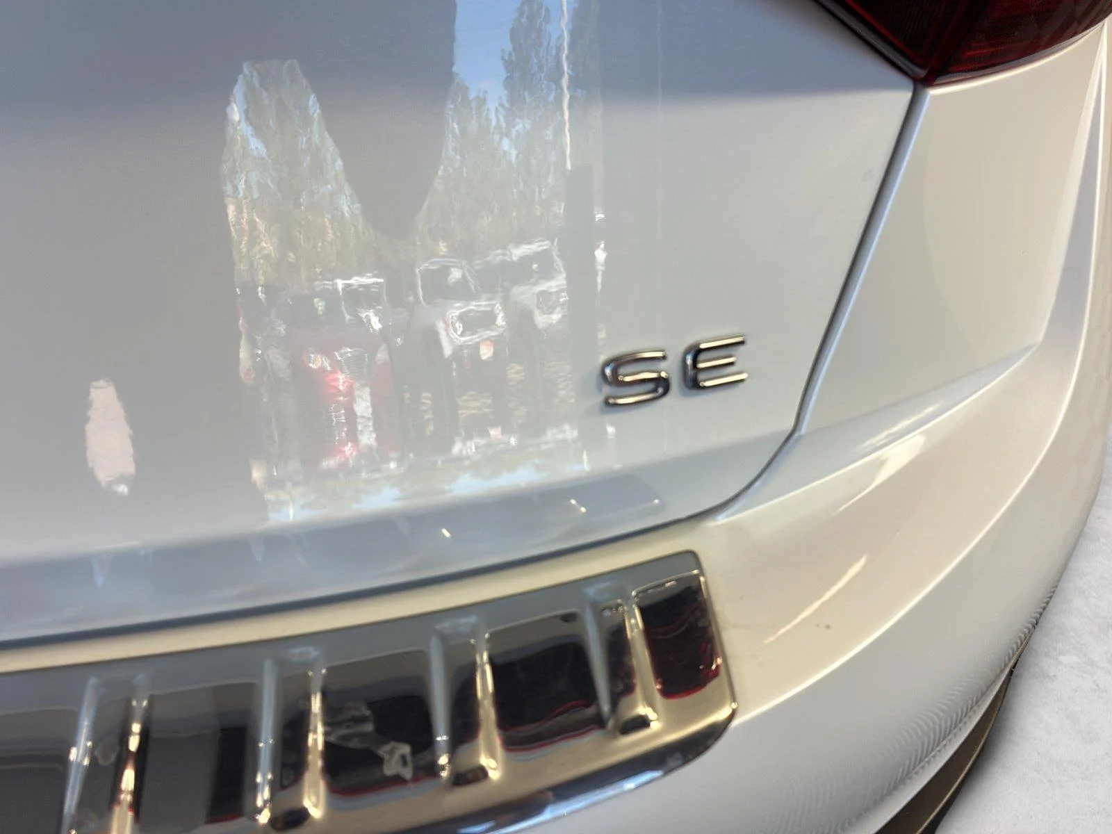 Used 2024 Opal White Pearl Volkswagen SE image 8