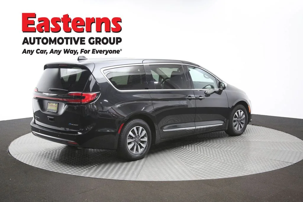 Used 2023 Black Chrysler Limited image 45