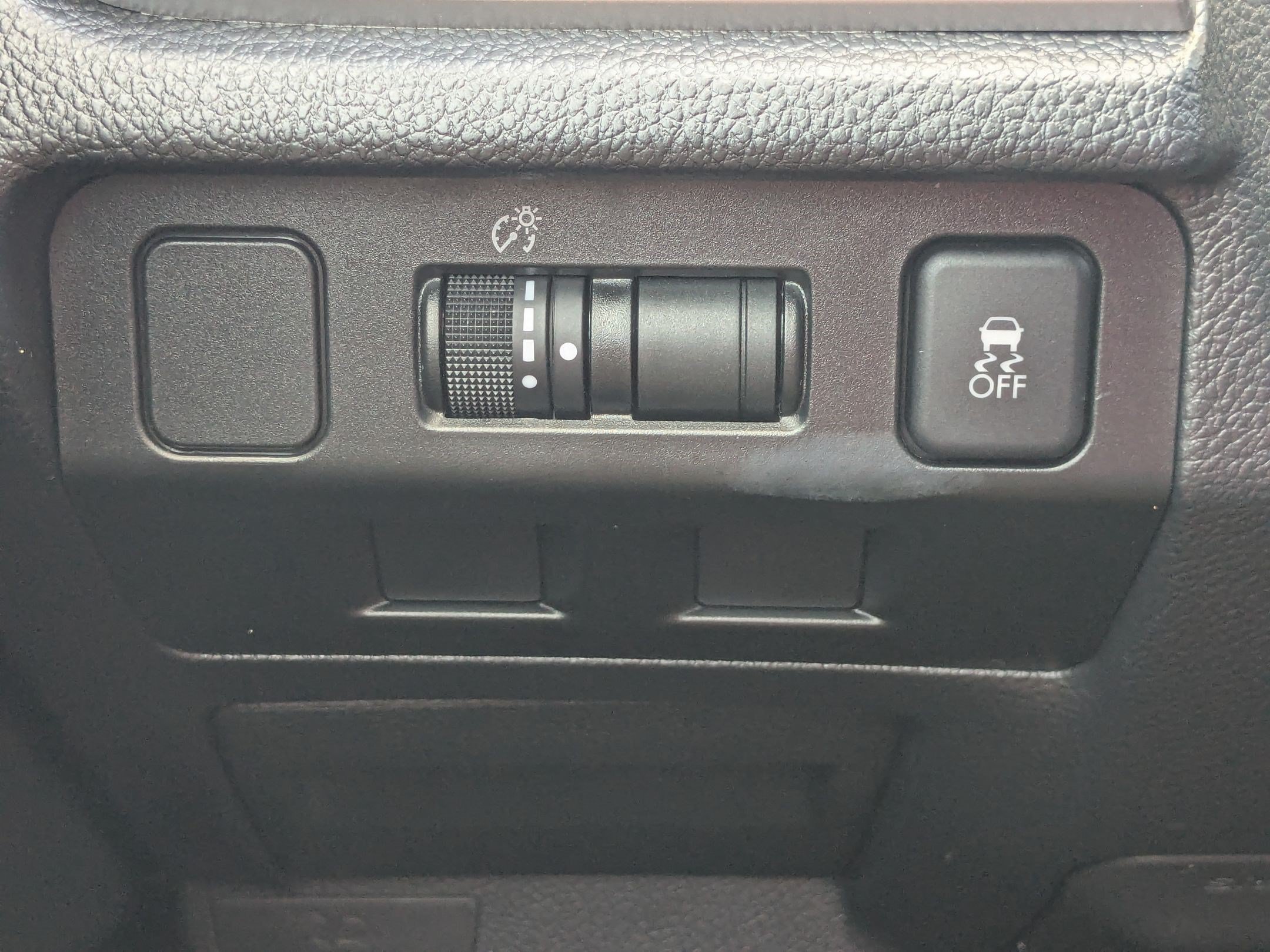 Used 2017 Ice Silver Metallic Subaru  image 19