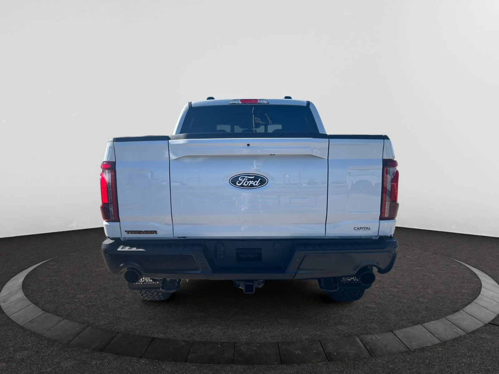 New 2026 Oxford White Ford Tremor image 4
