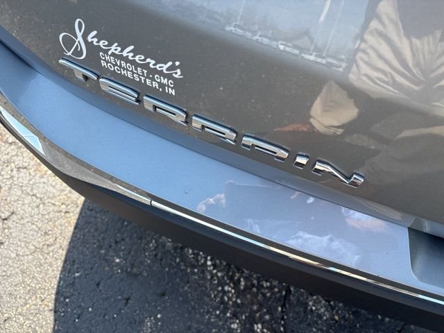 Used 2024 Silver GMC SLT image 15