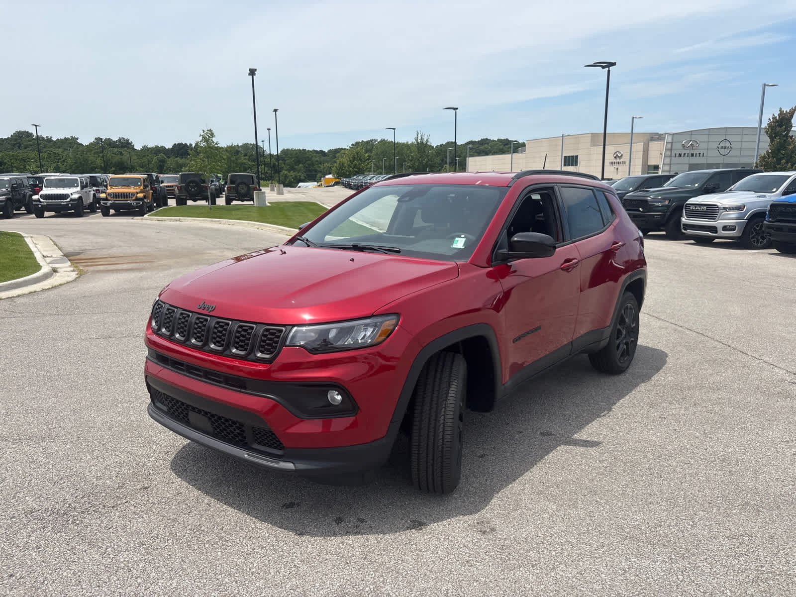 New 2026 Red Hot Pearl-Coat Exterior Paint Jeep Latitude image 4