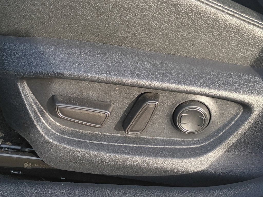 Used 2025 White Toyota SE image 21