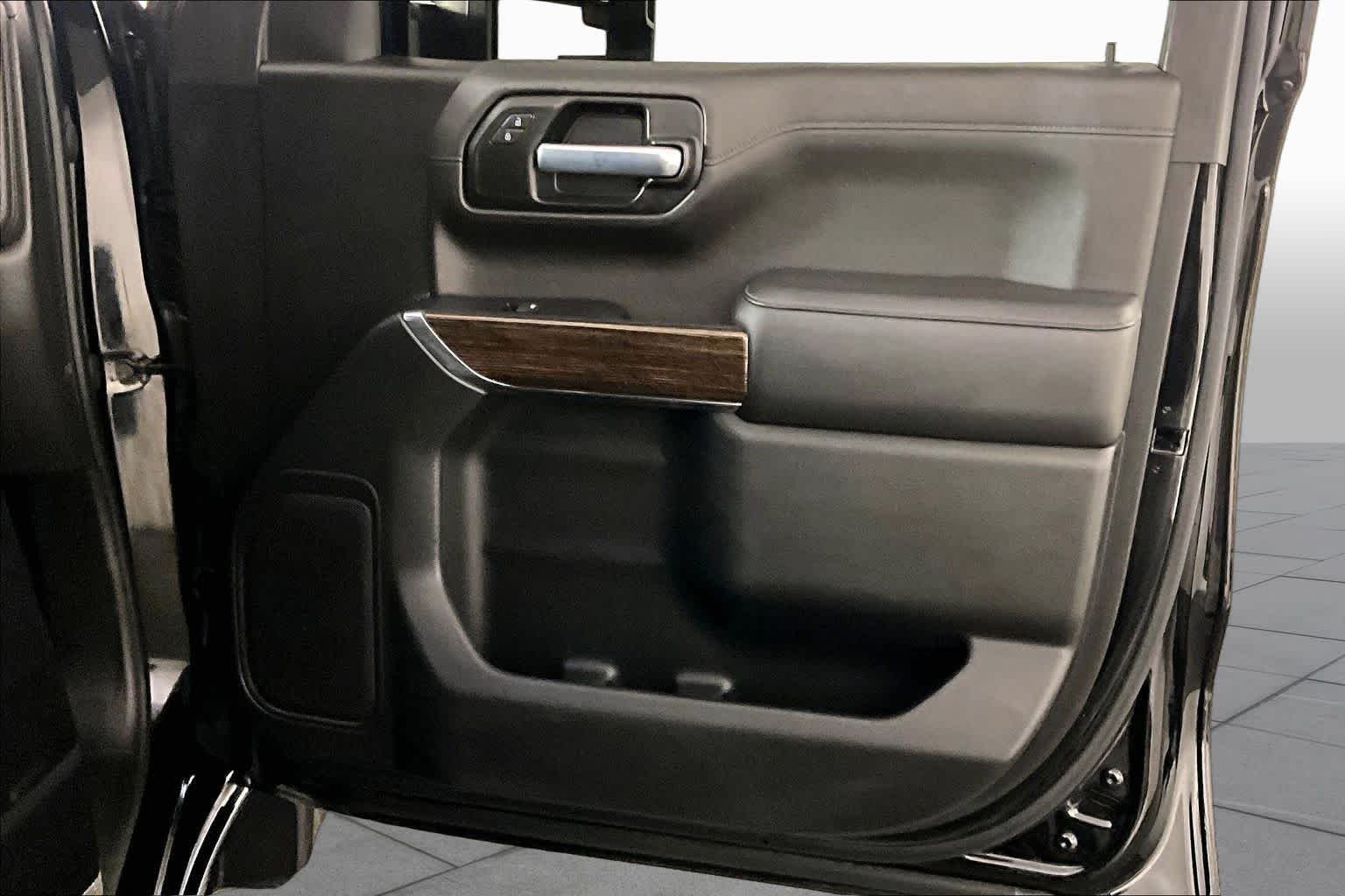 Used 2020 Onyx Black GMC SLE image 22