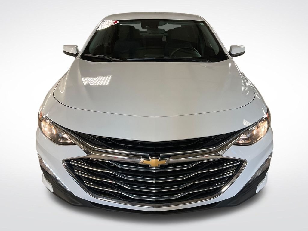 Used 2025 White Chevrolet LT image 9