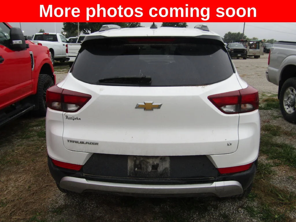 Used 2023 SUMMIT WHITE Chevrolet LT image 4
