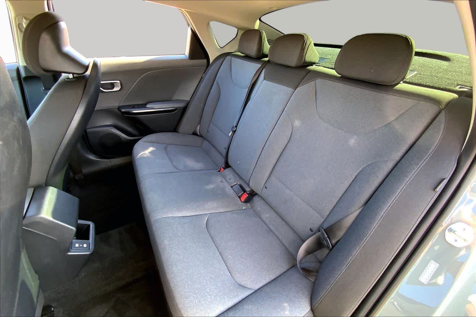 Used 2025 Morning Haze Kia LXS image 21