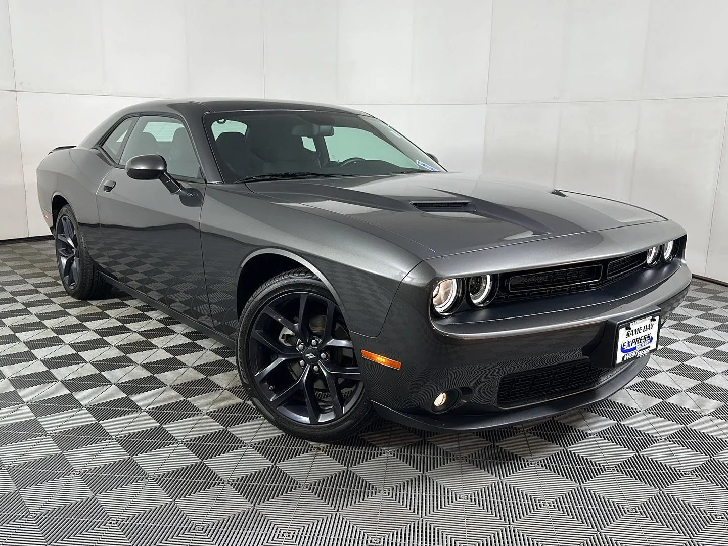 Used 2023 Granite Pearlcoat Dodge SXT image 10