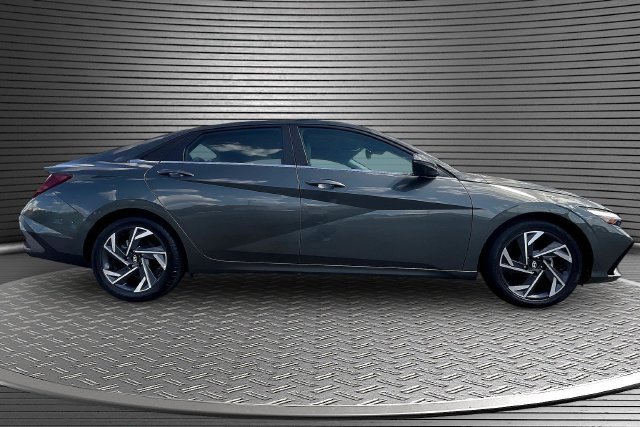 2024 Hyundai Elantra Limited - Photo 4