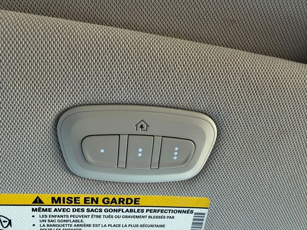 Used 2023 White Chrysler Limited image 28