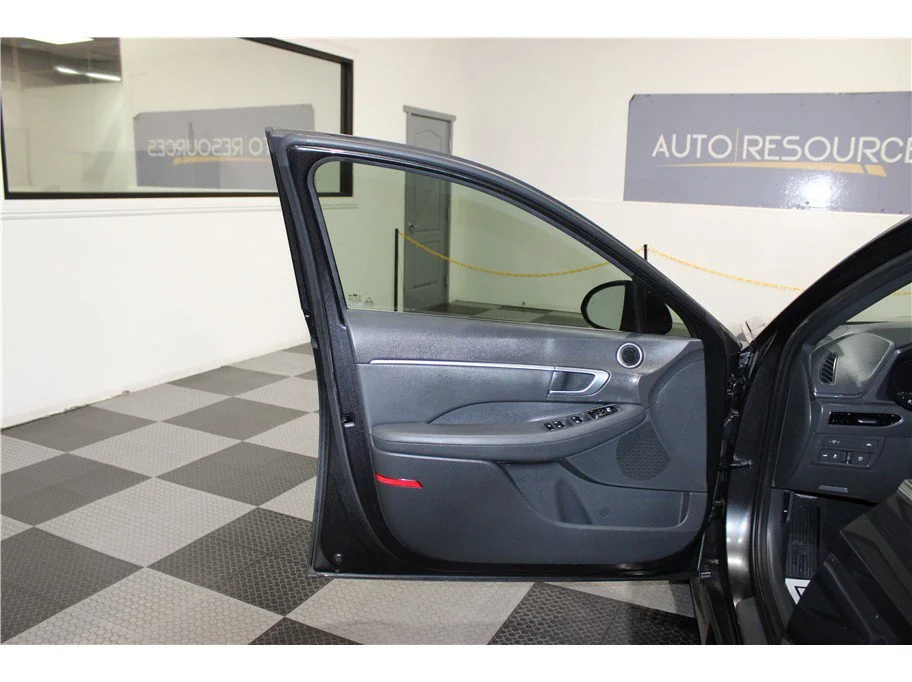 Used 2021 Portofino Gray Hyundai SEL Plus image 11
