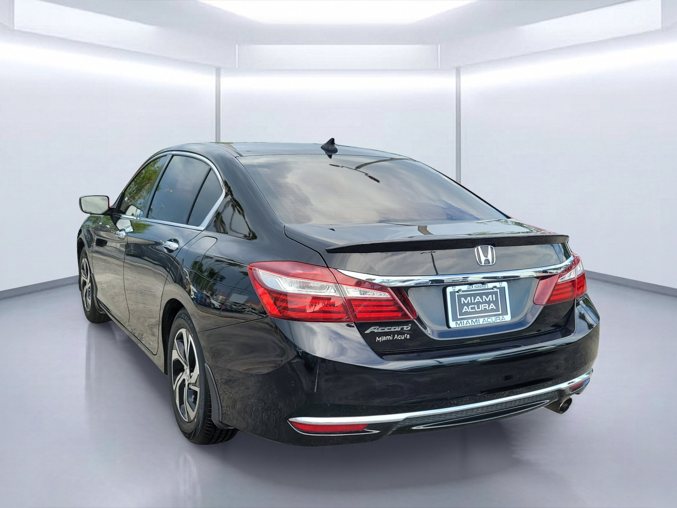 Used 2016 Black Honda LX image 3
