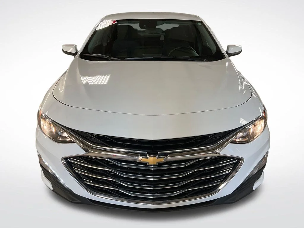 Used 2025 White Chevrolet LT image 9