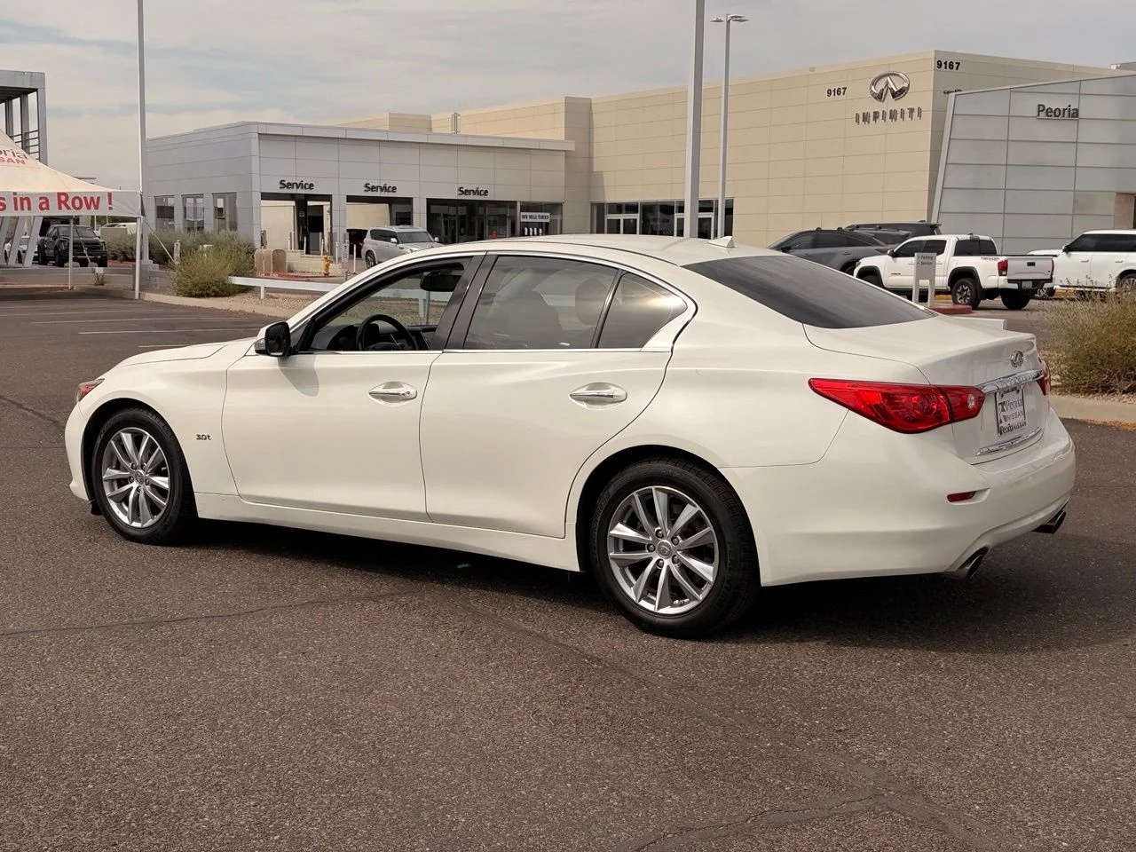 Used 2016 Majestic White INFINITI 3.0t Premium image 3