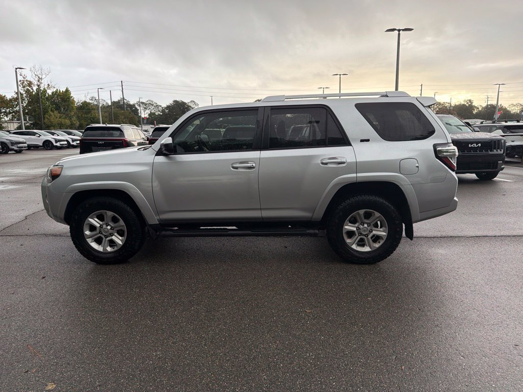 Used 2018 Classic Silver Metallic Toyota SR5 image 7