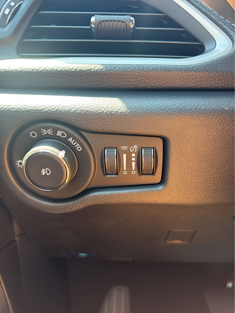 New 2026 Red Hot Pearl-Coat Exterior Paint Chrysler Select image 27