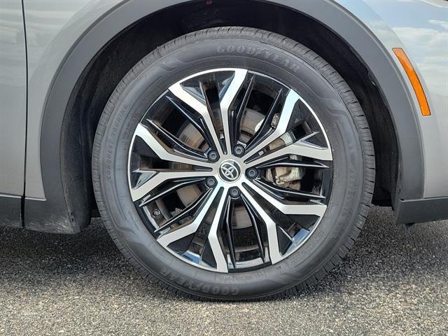 Certified Used 2024 PRECIOUS METAL Toyota  image 5