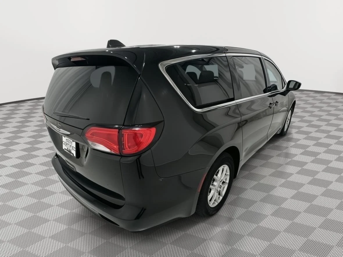 Used 2024 Diamond Black Crystal Pearlcoat Chrysler LX image 5