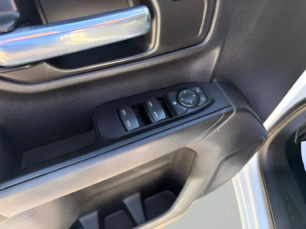 Used 2022 Summit White Chevrolet Custom image 17