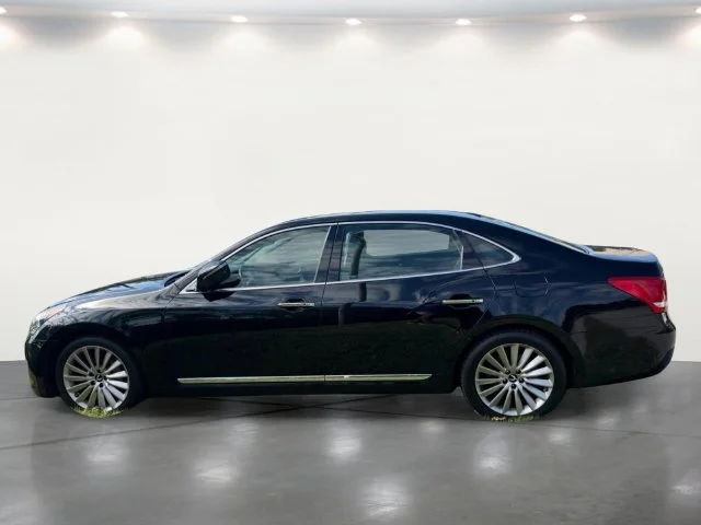Used 2015 Black Hyundai Signature image 21