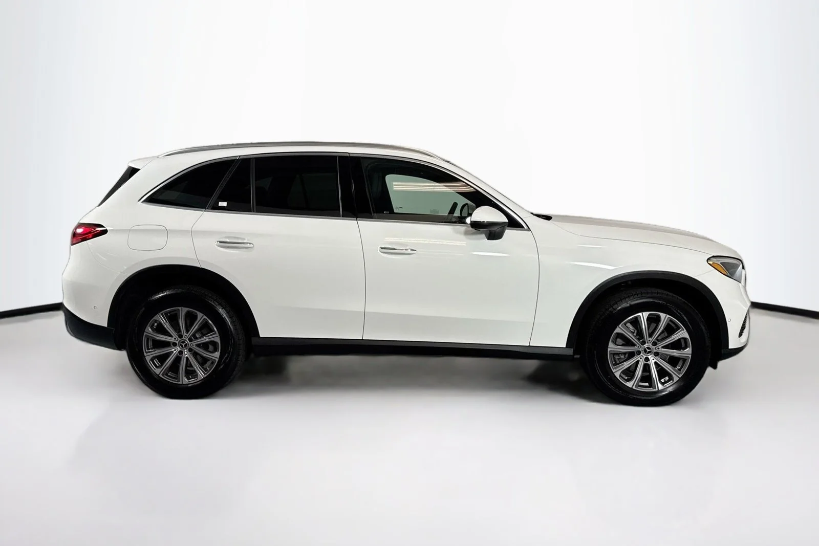 Used 2026 Polar White Mercedes-Benz GLC 300 image 4