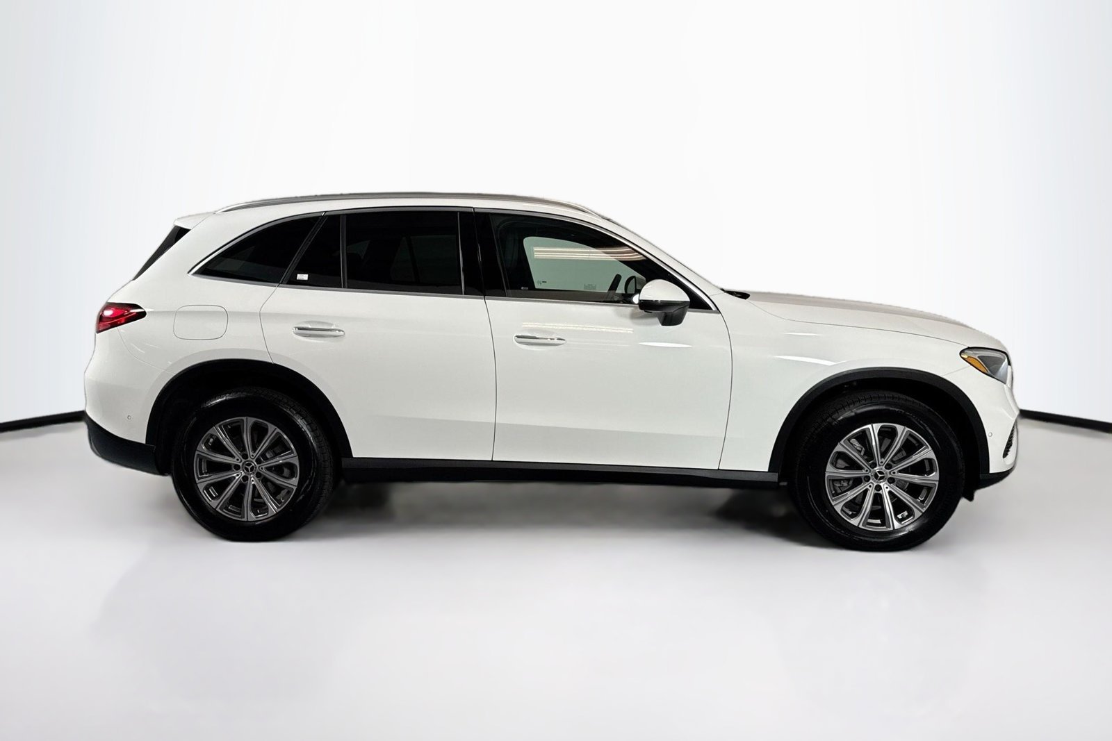 Certified Used 2026 Polar White Mercedes-Benz GLC 300 image 4