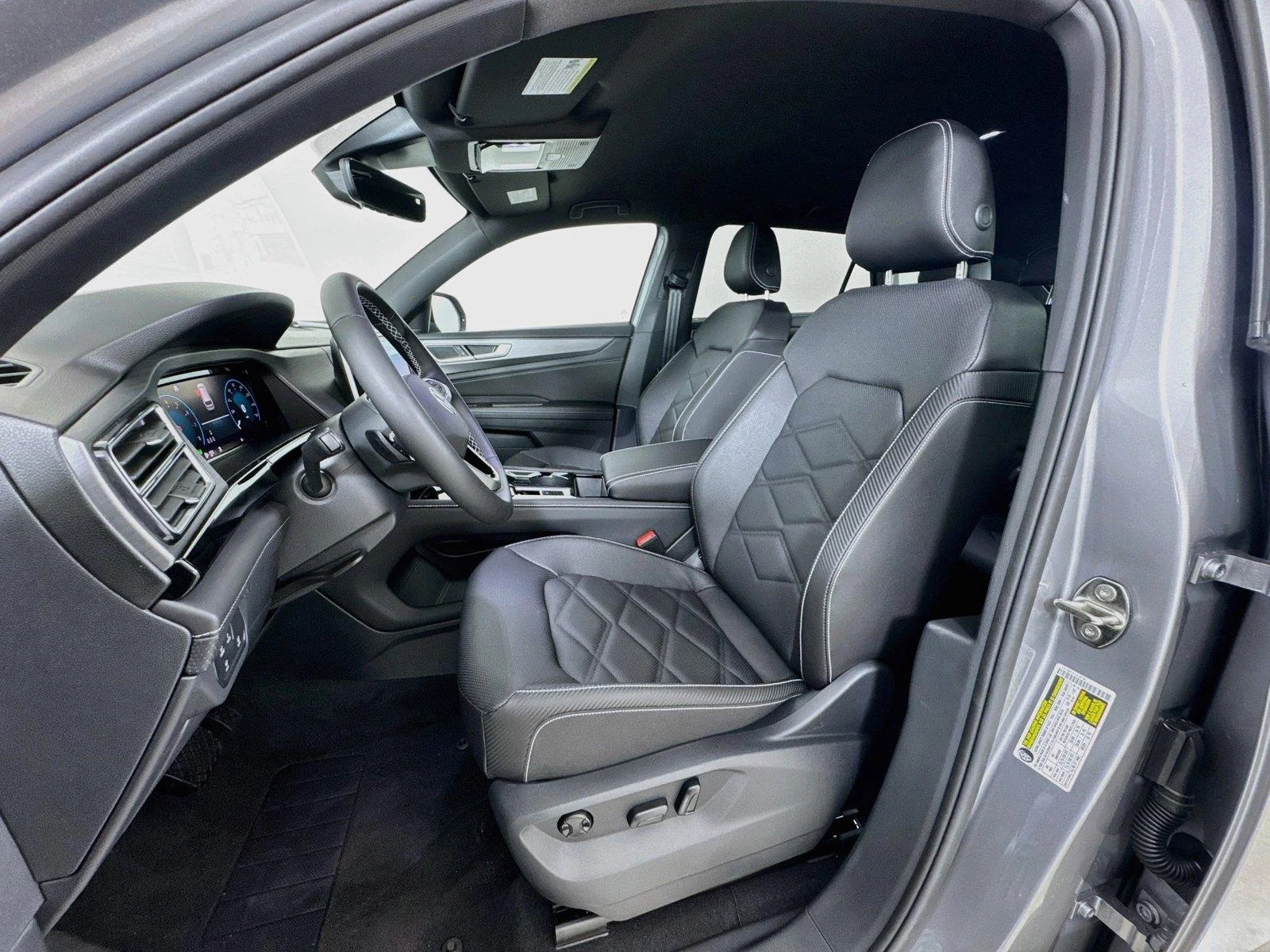 New 2026 Silver Mist Metallic Volkswagen 2.0T SE w/Technology image 20