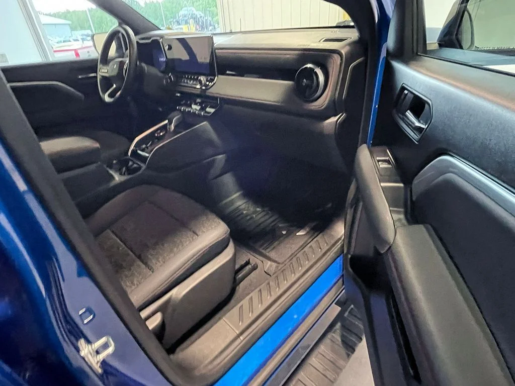 Used 2024 Blue Chevrolet Z71 image 28