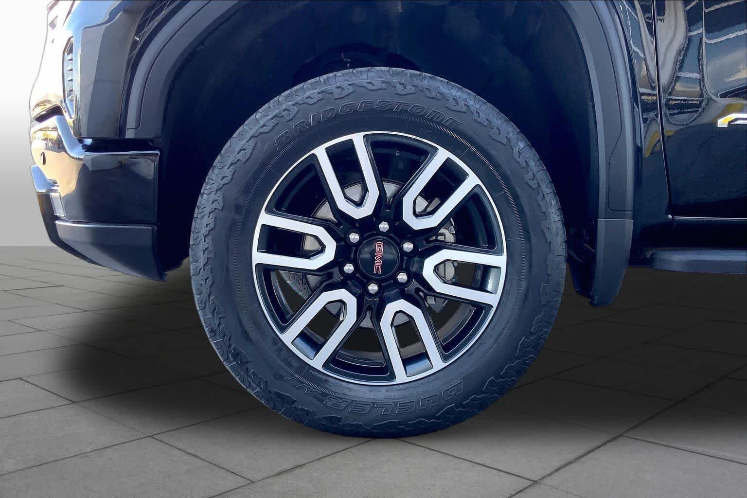 Used 2025 Onyx Black GMC AT4 image 11