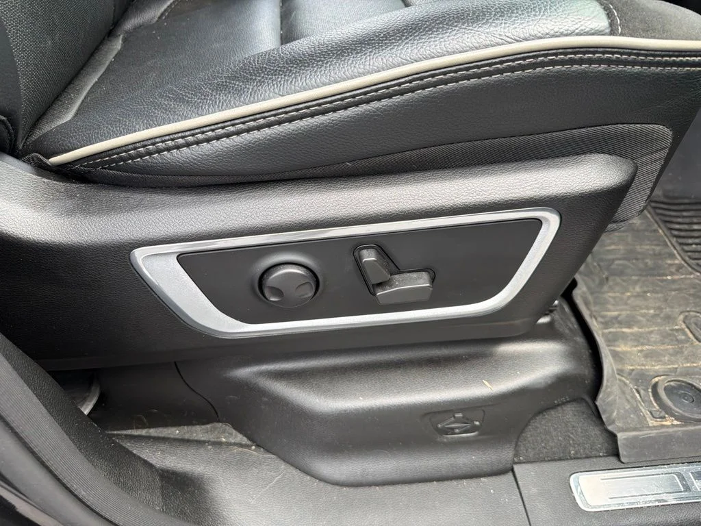 Used 2022 Black Ram Laramie image 34