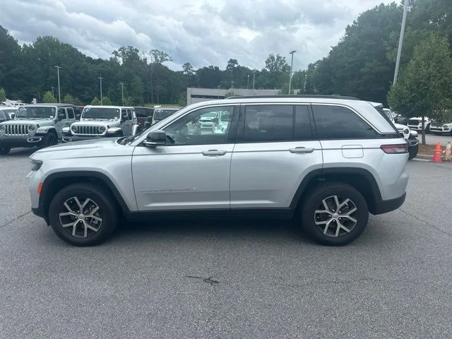 Used 2025 Silver Jeep Limited image 5