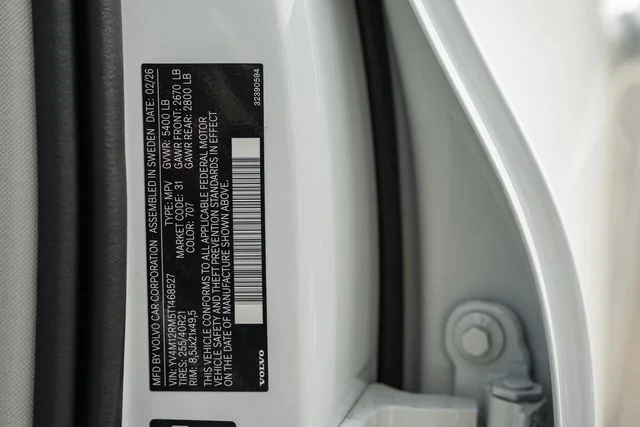 New 2026 Crystal White Volvo B5 Ultra image 43