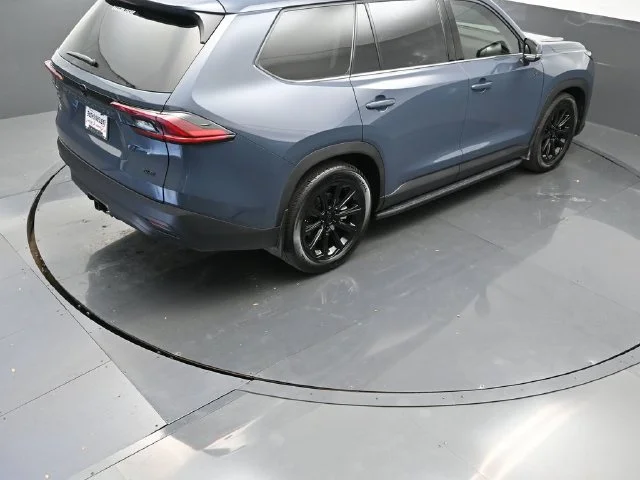 Used 2025 White Toyota XLE image 41