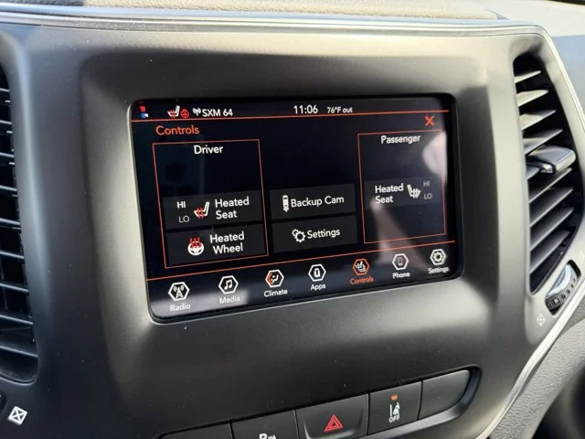 Used 2021 Spitfire Orange Clearcoat Jeep Altitude image 10