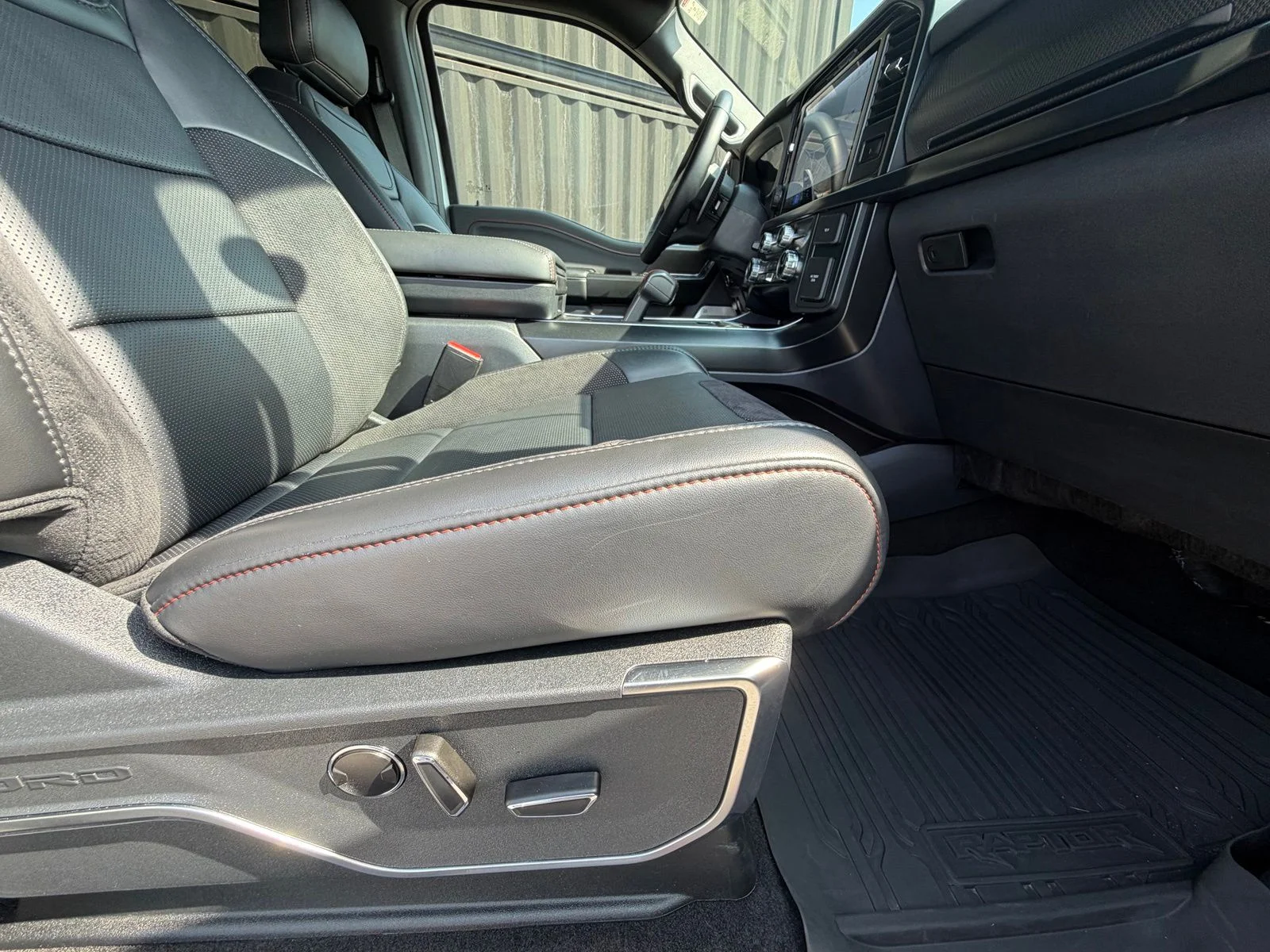 Used 2025 White Ford Raptor image 31