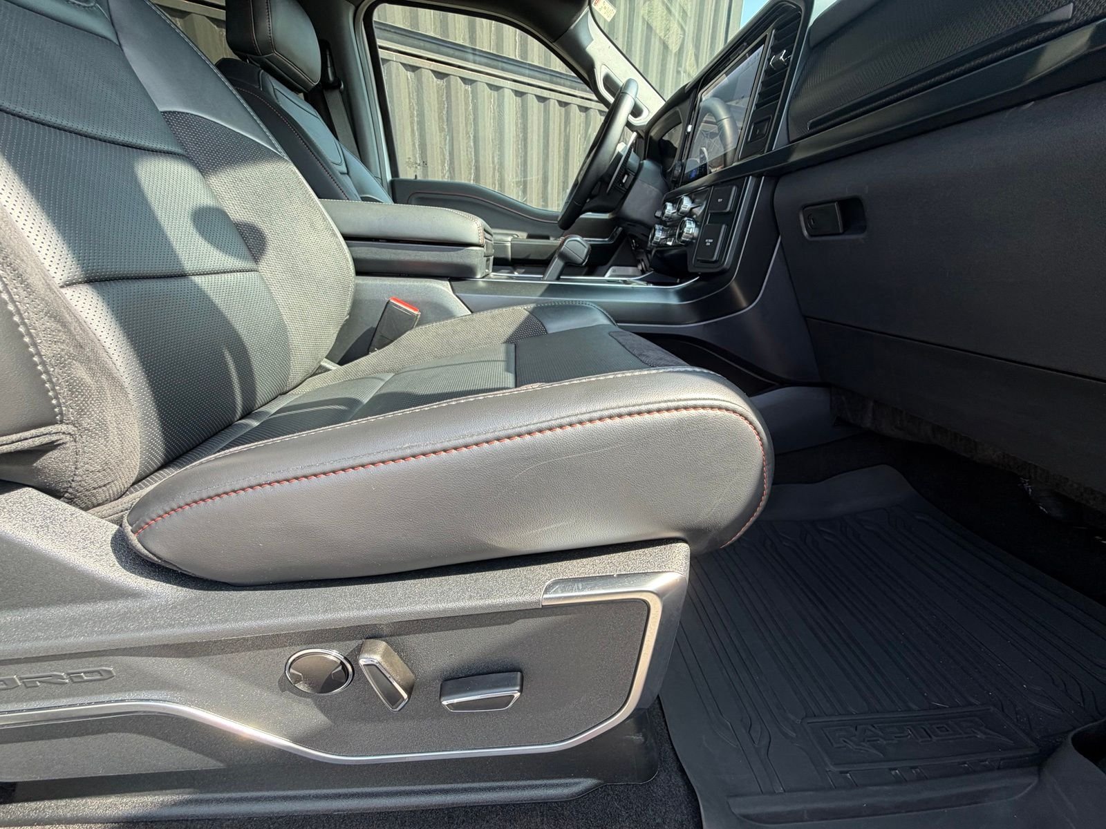 Used 2025 Space White Metallic Ford Raptor image 31