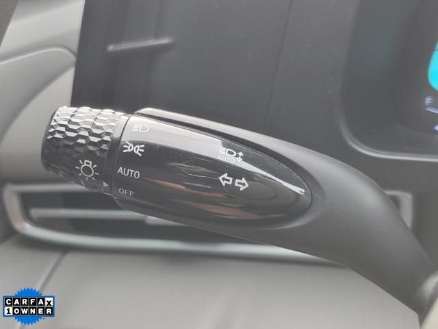 Used 2024 Black Hyundai SE image 28