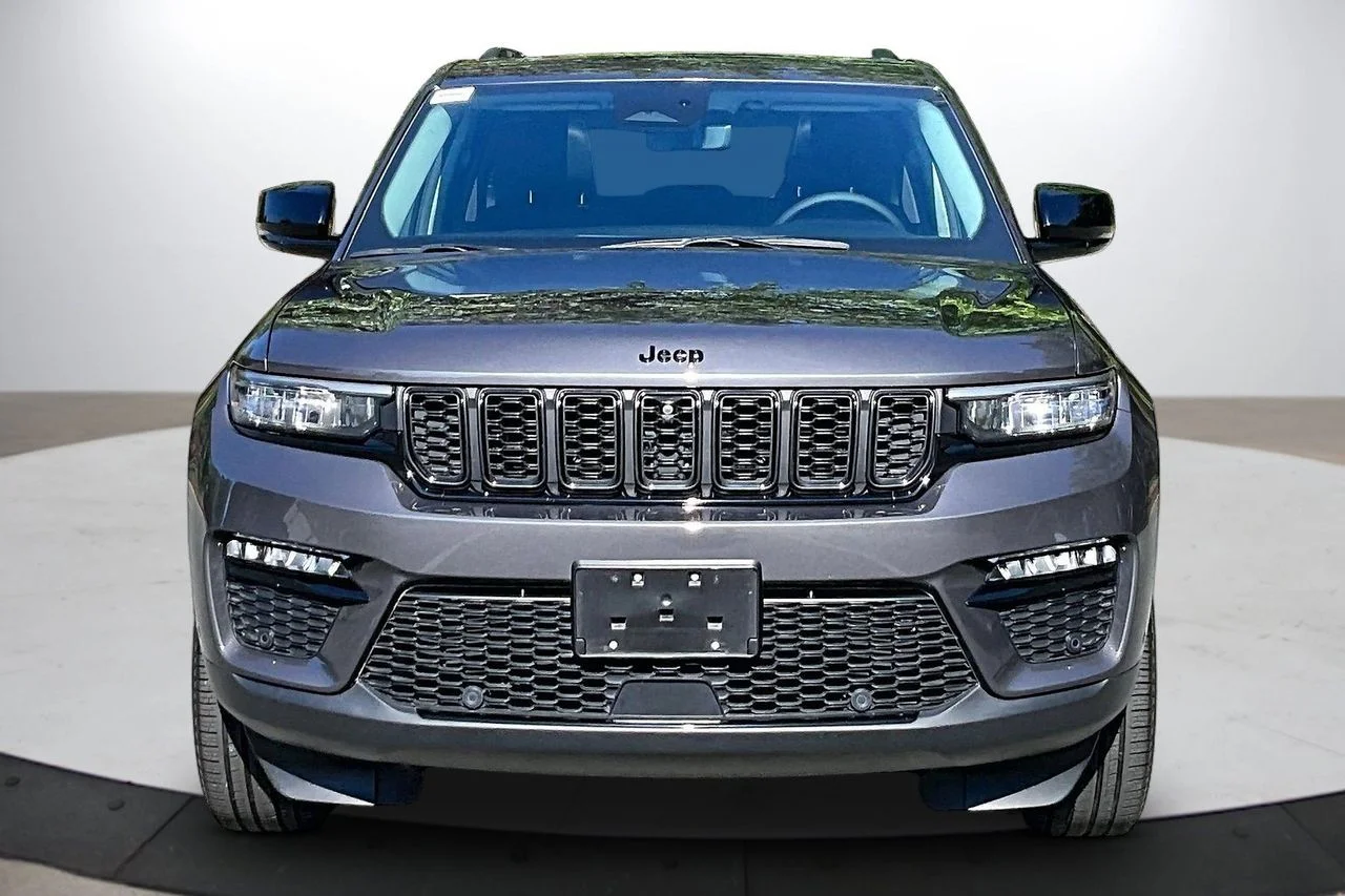 Used 2023 Gray Jeep Limited image 3