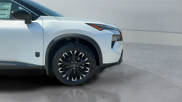 New 2026 Everest White Pearl TriCoat Nissan Dark Armor™ image 25