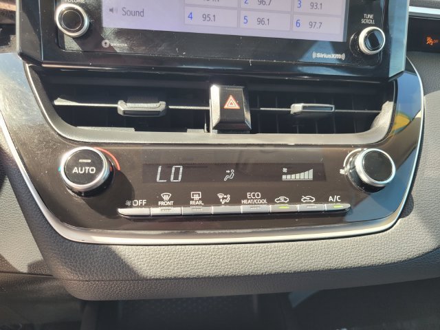 Used 2022 White Toyota LE image 23