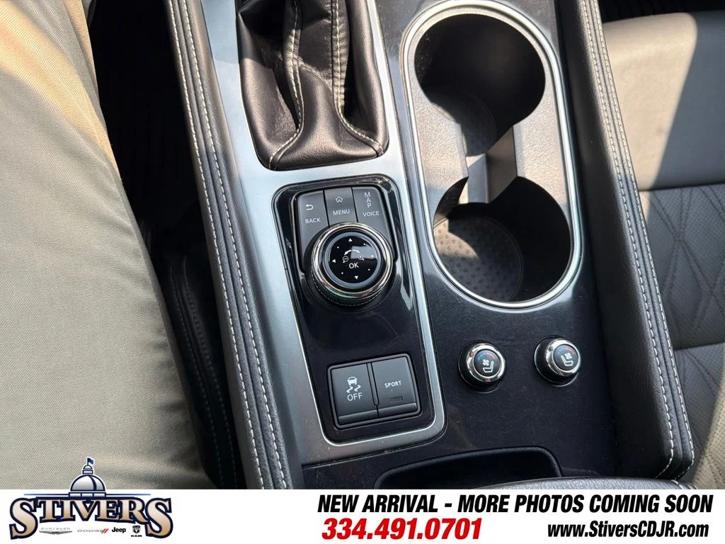 Used 2023 Black Nissan Platinum image 19