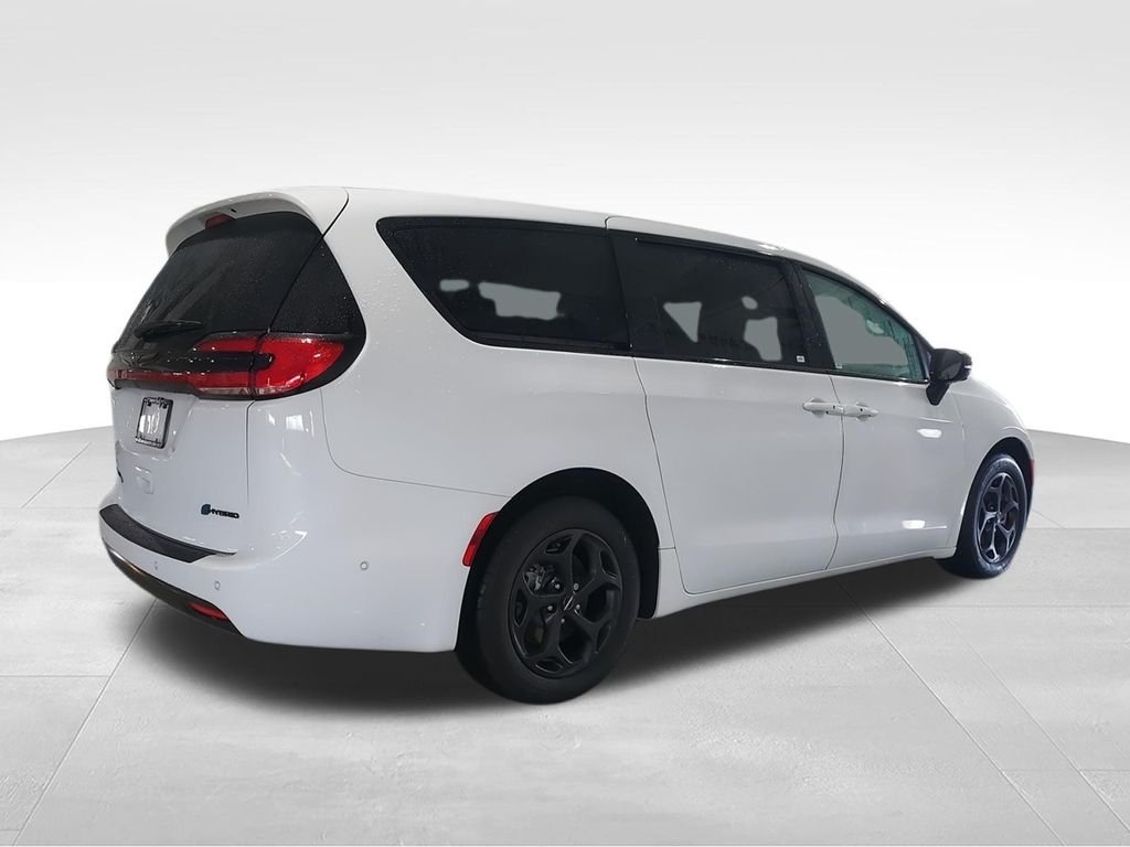 Used 2024 White Chrysler Select image 8
