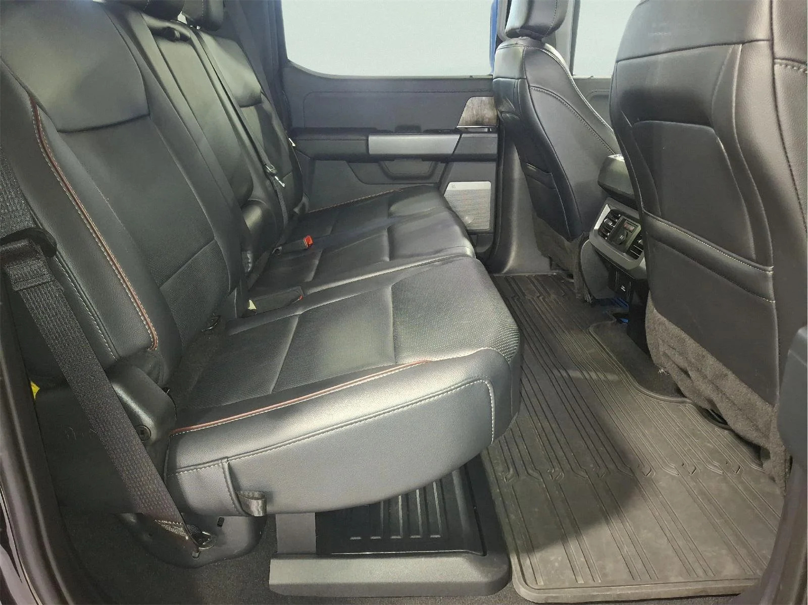 Used 2024 Agate Black Ford LARIAT image 29