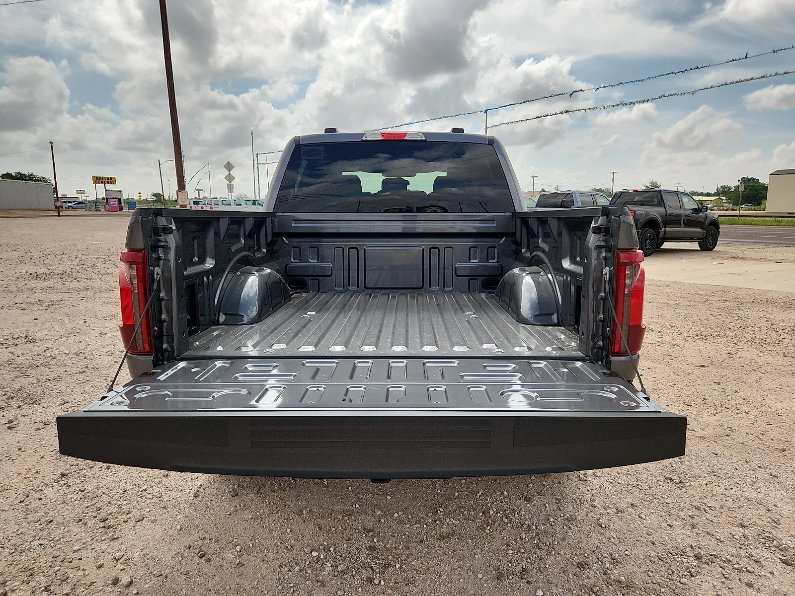 New 2026 Carbonized Gray Metallic Ford XLT image 12