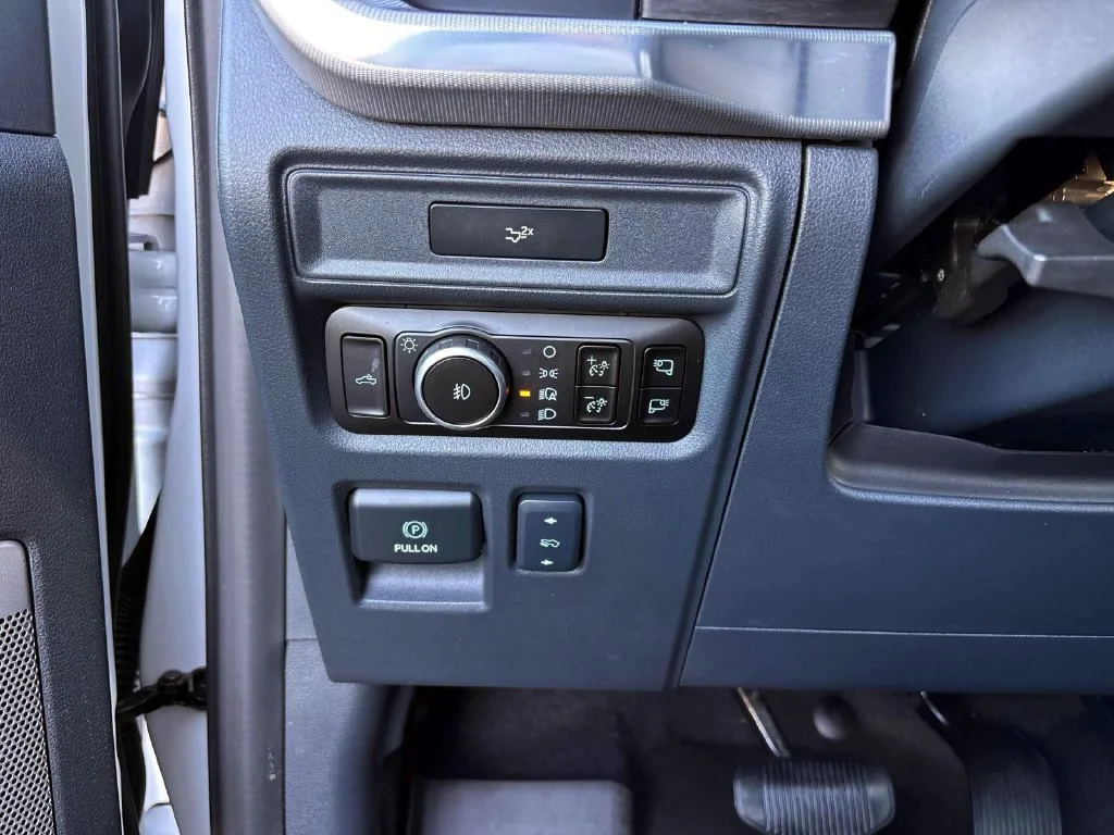 Used 2026 White Metallic Ford Lariat image 21