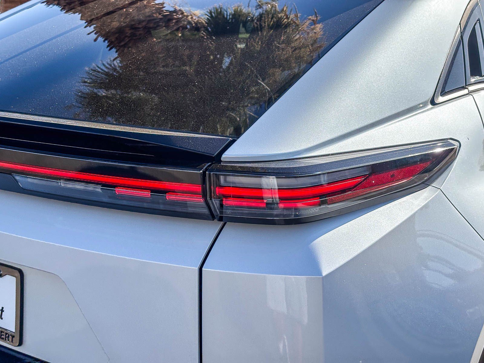 New 2026 Wind Chill Pearl <sup>1</sup> Toyota  SE image 7