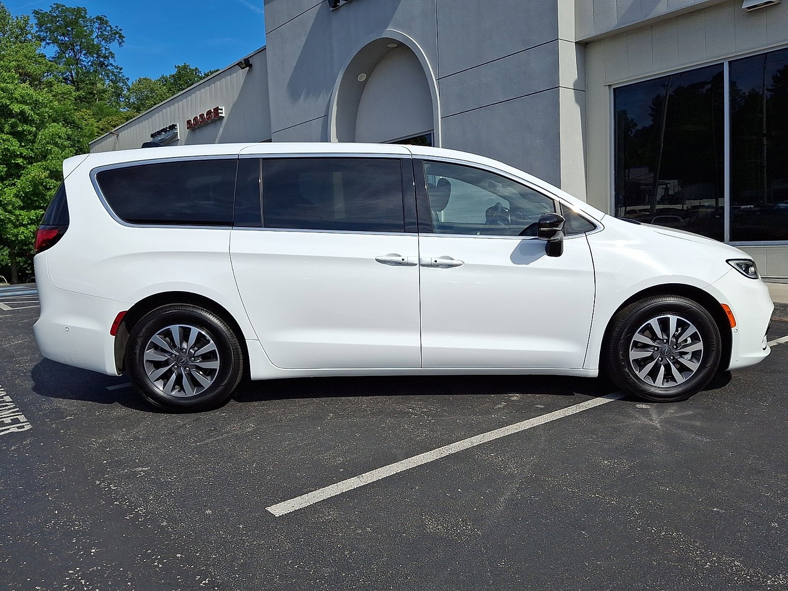 Used 2025 Bright White Clearcoat Chrysler Hybrid Select image 7