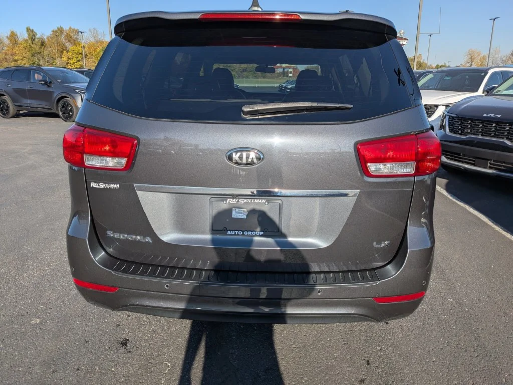 Used 2018 Platinum Graphite Kia LX image 6